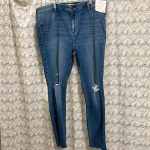 Abercrombie the Jean Legging High Rise Jean. Size 35R. Great condition. NWTS.